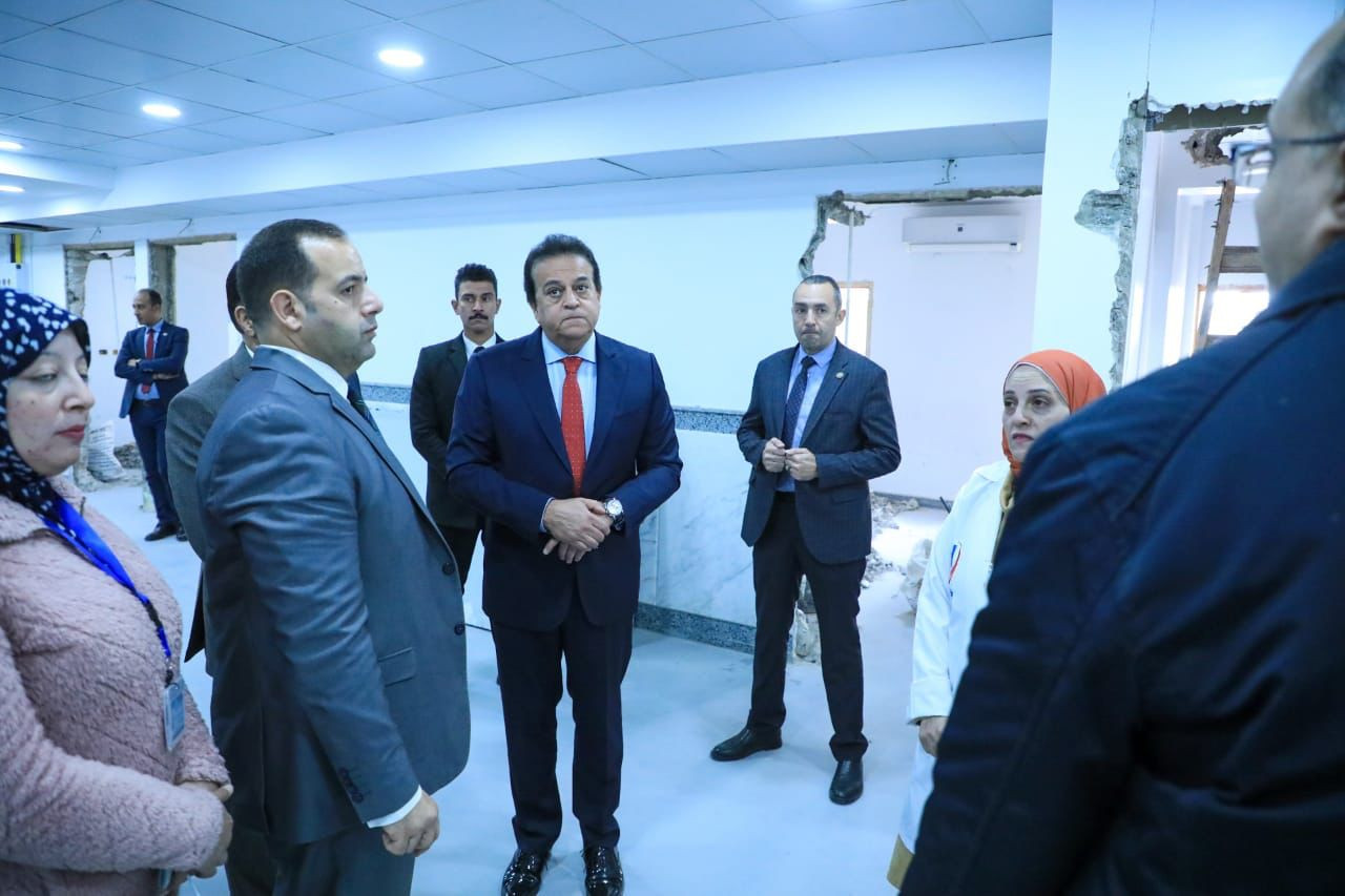 وزير الصحة يتفقد مستشفى الشيخ زايد