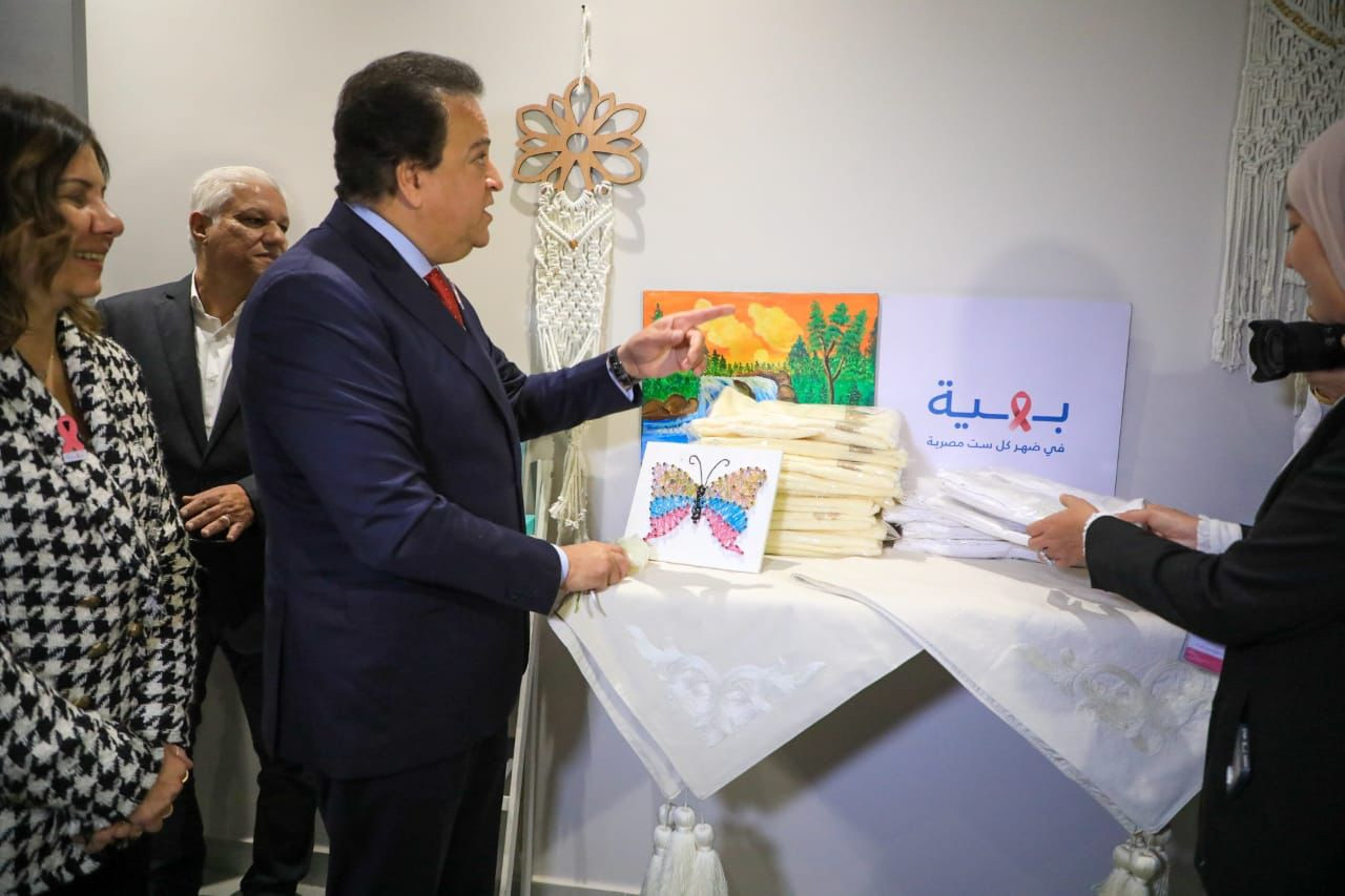 وزير الصحة يزو مستشفى بهية