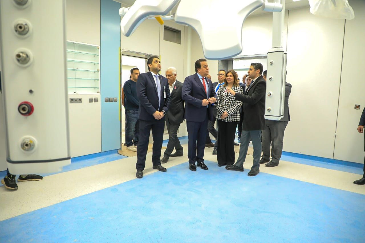 وزير الصحة يزو مستشفى بهية