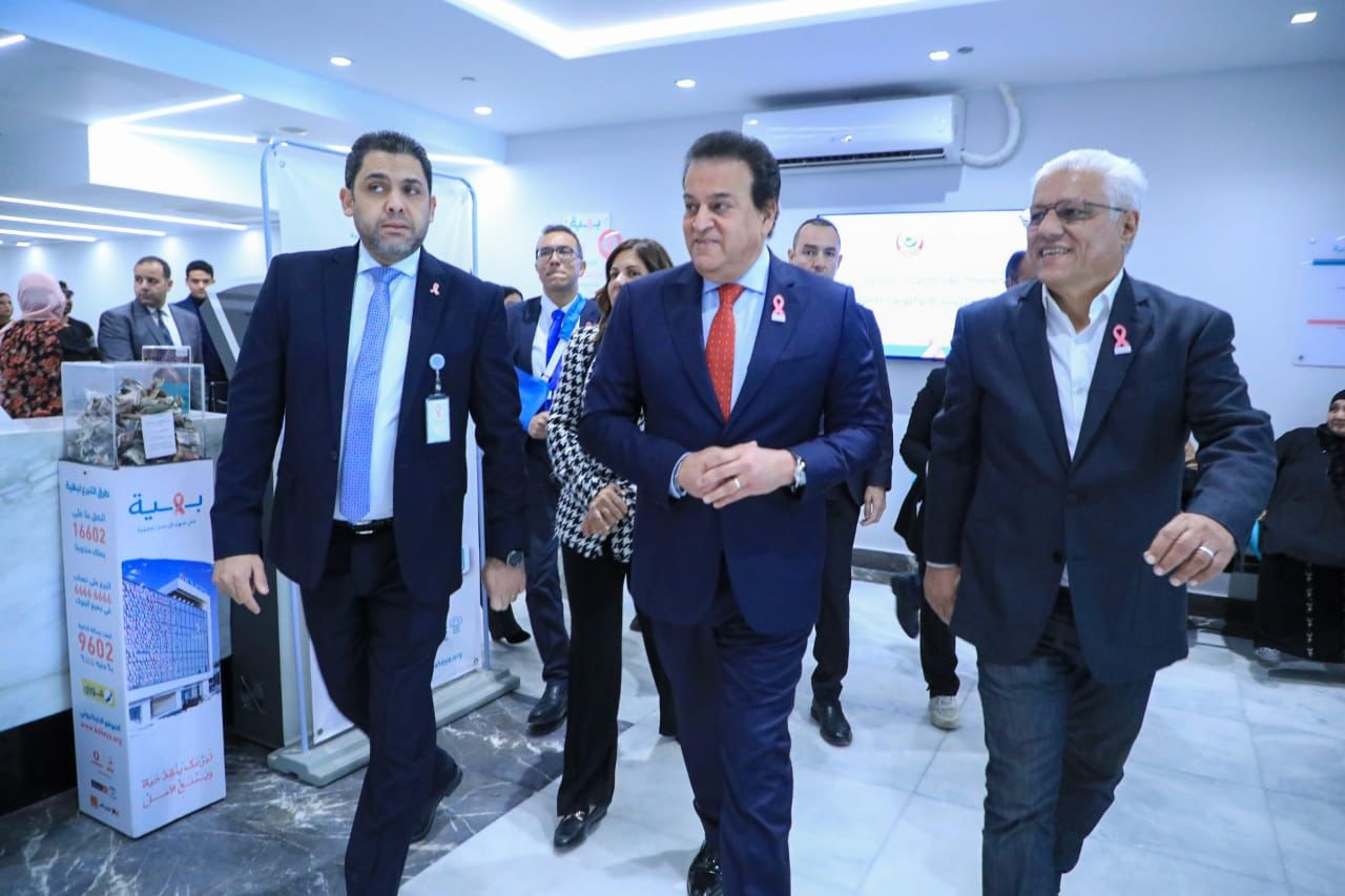 وزير الصحة يزو مستشفى بهية