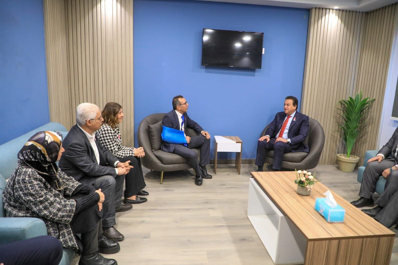 وزير الصحة يزو مستشفى بهية