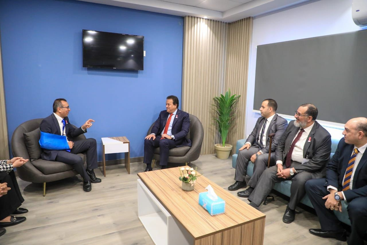 وزير الصحة يزو مستشفى بهية