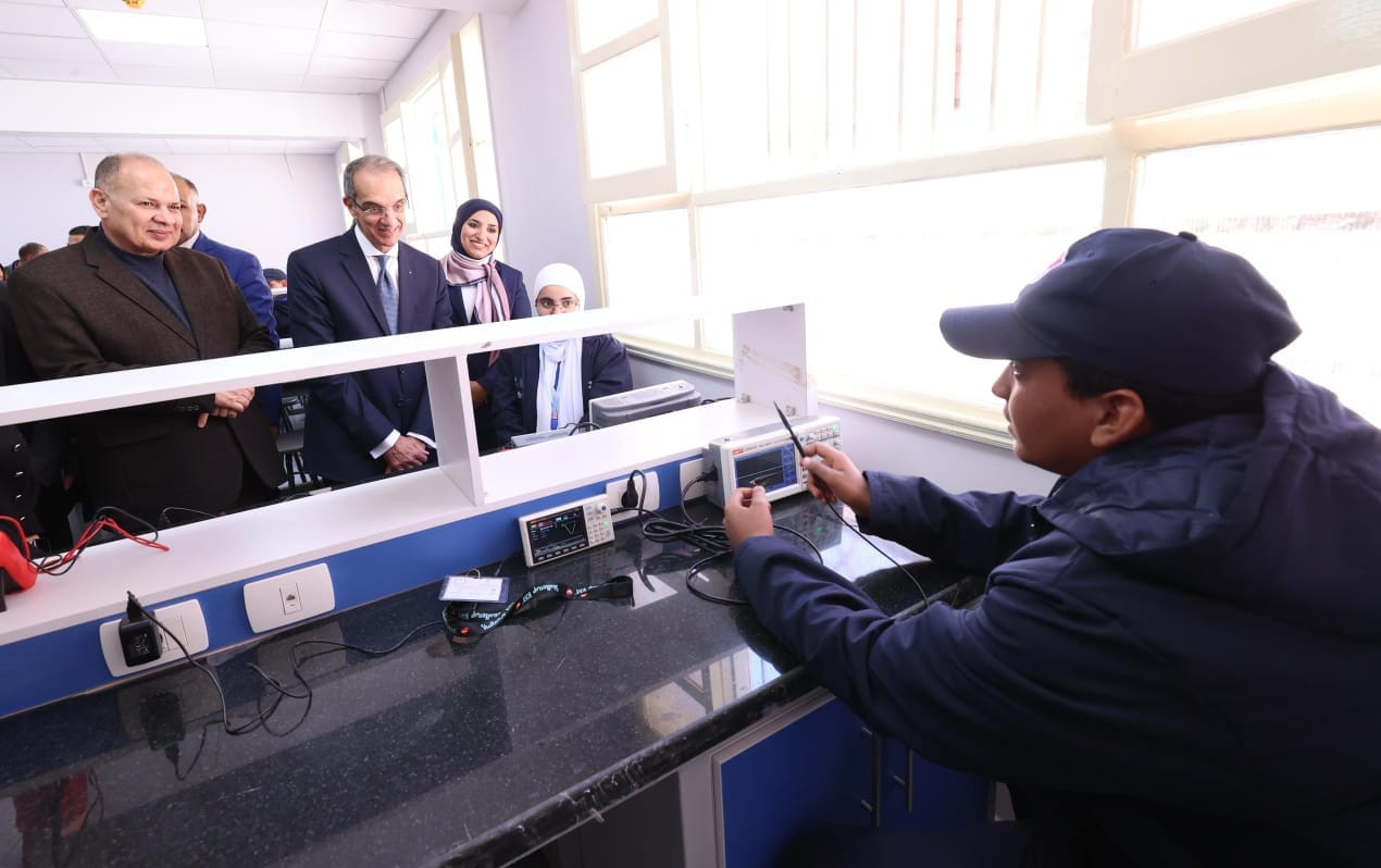 وزير الاتصالات