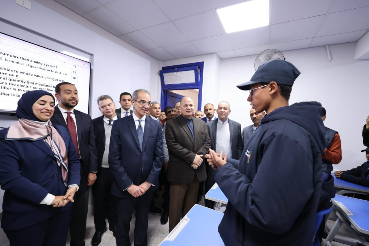 وزير الاتصالات