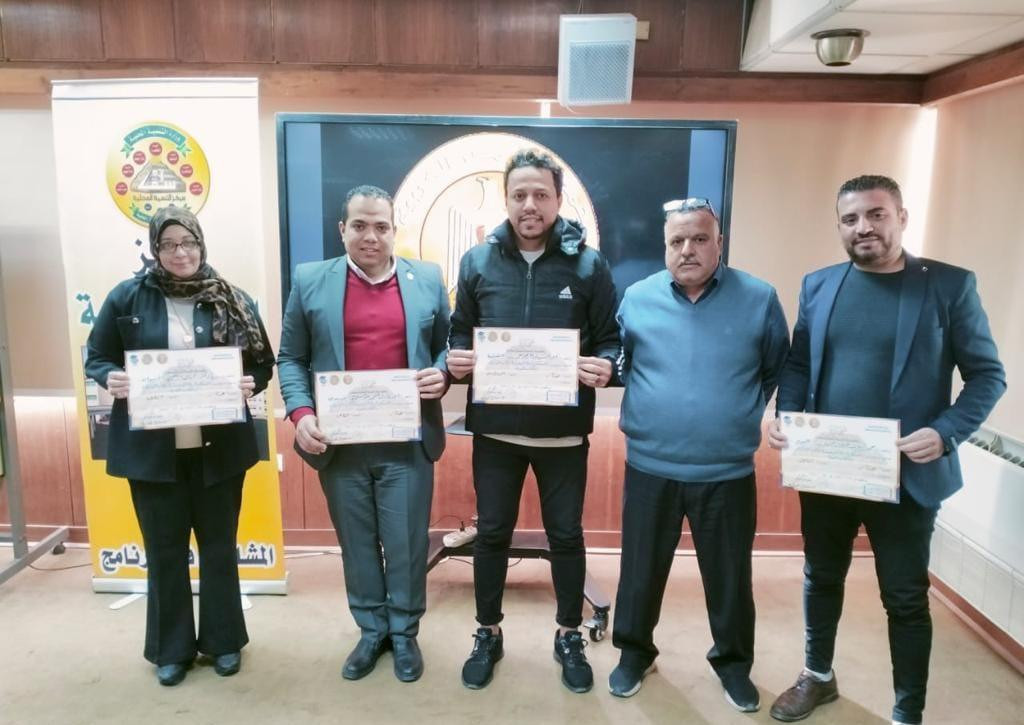 تسليم الشهادات