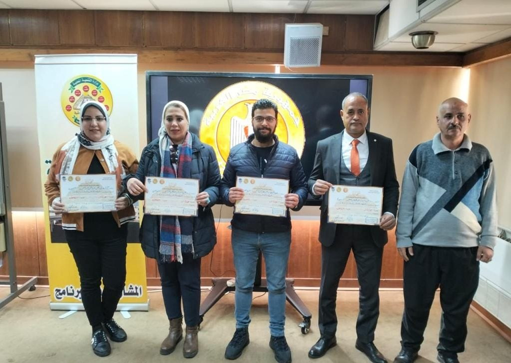 تسليم الشهادات