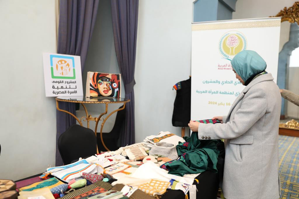 قومي المراة