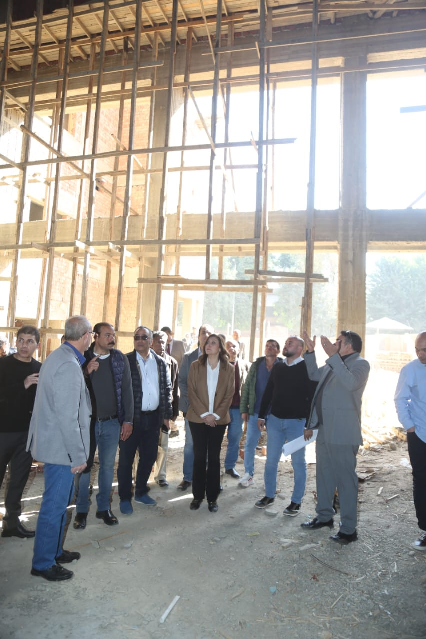 وزيرة الثقافة في اسوان