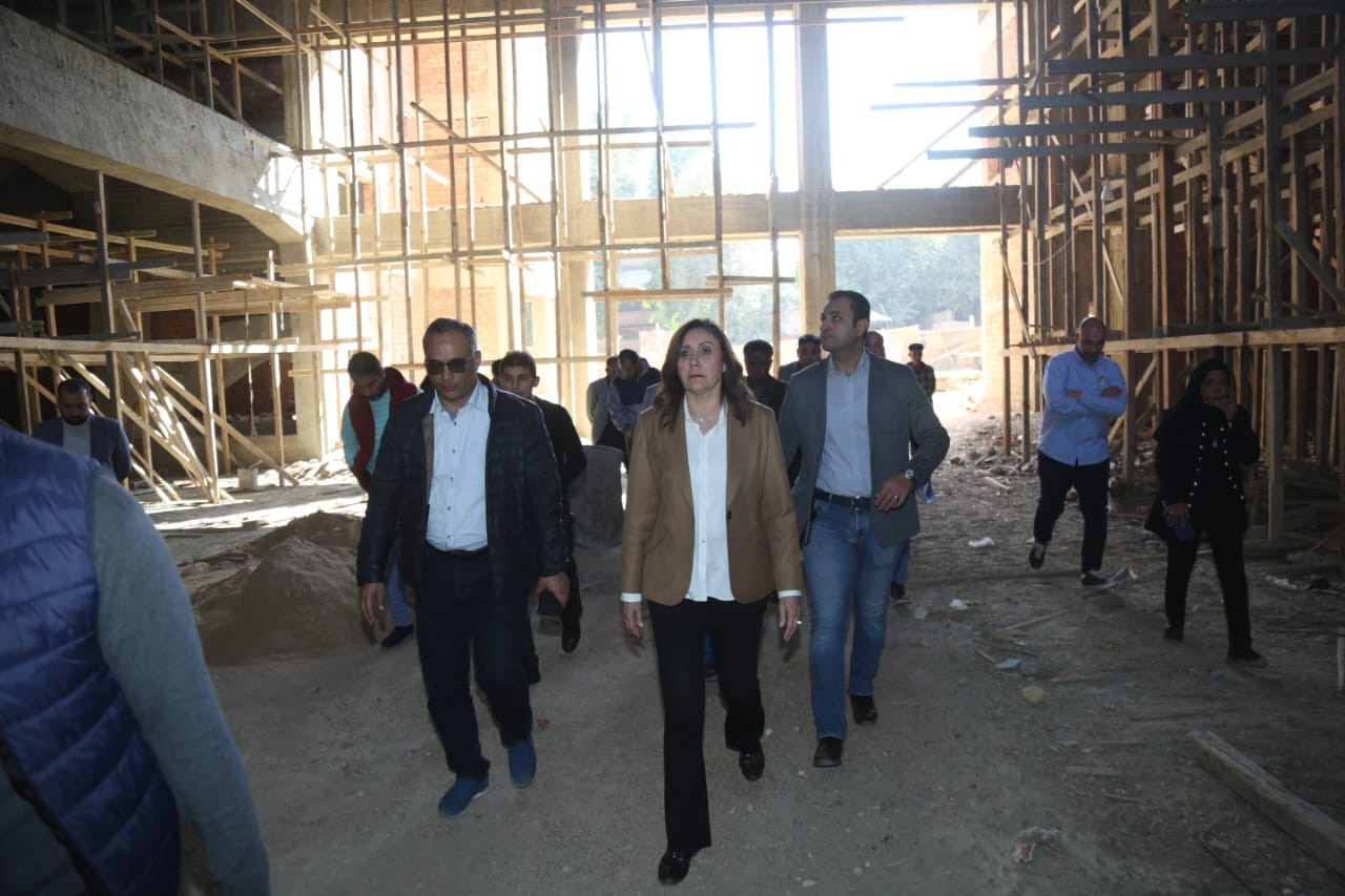 وزيرة الثقافة في اسوان