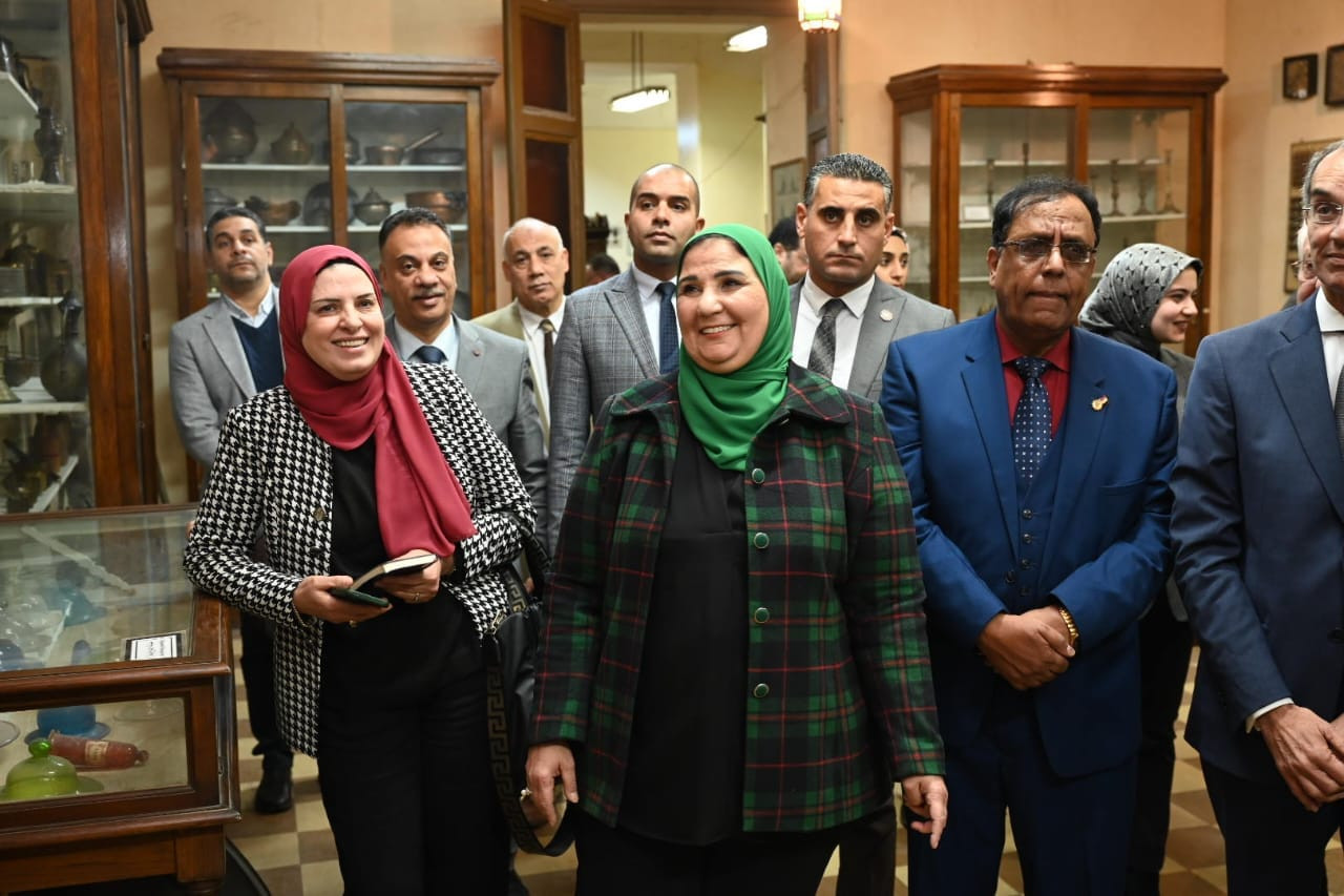 وزيرا الاتصالات والتضامن