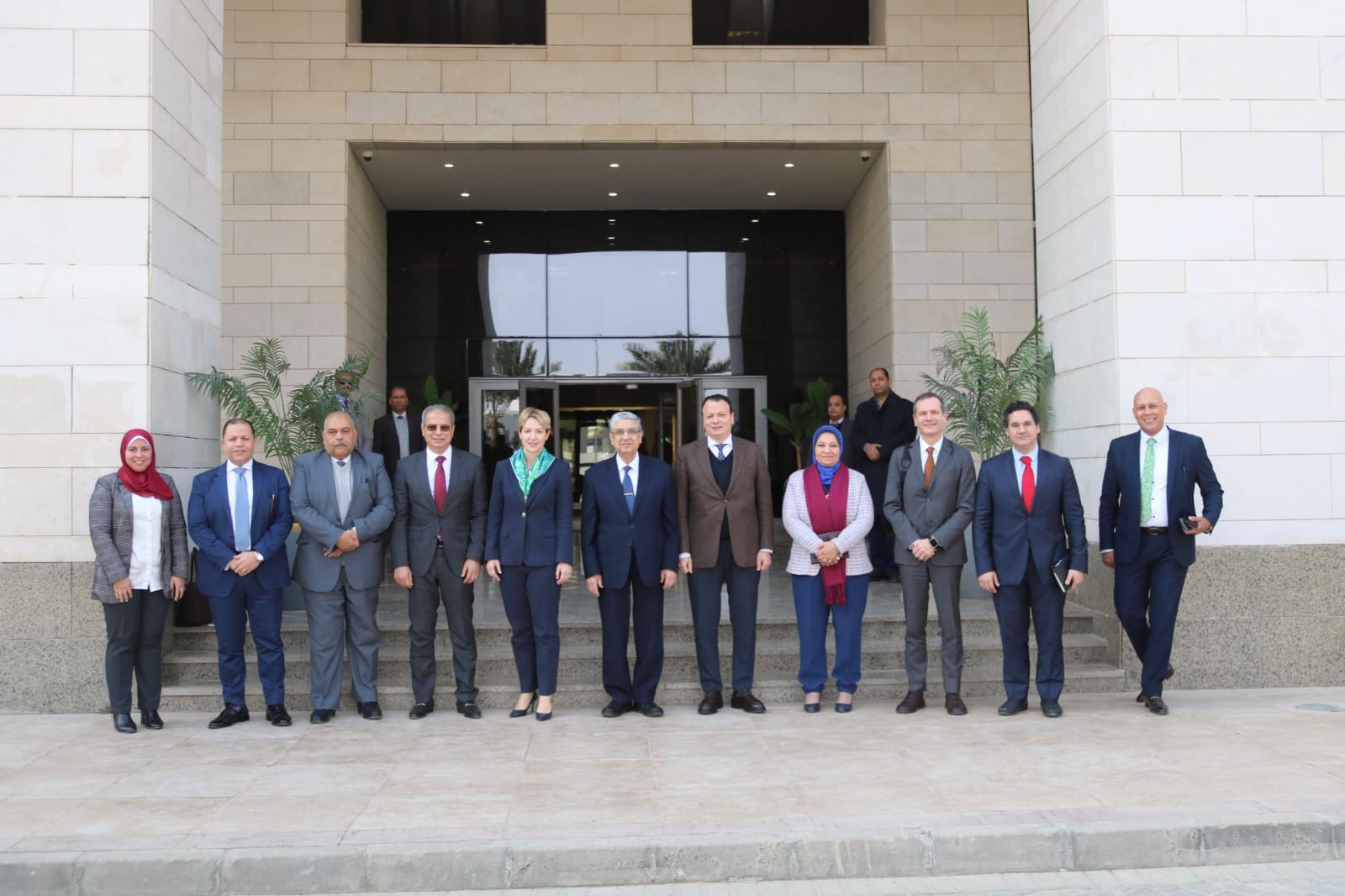 وزير الكهرباء ونائبة وزير الطاقة اليوناني