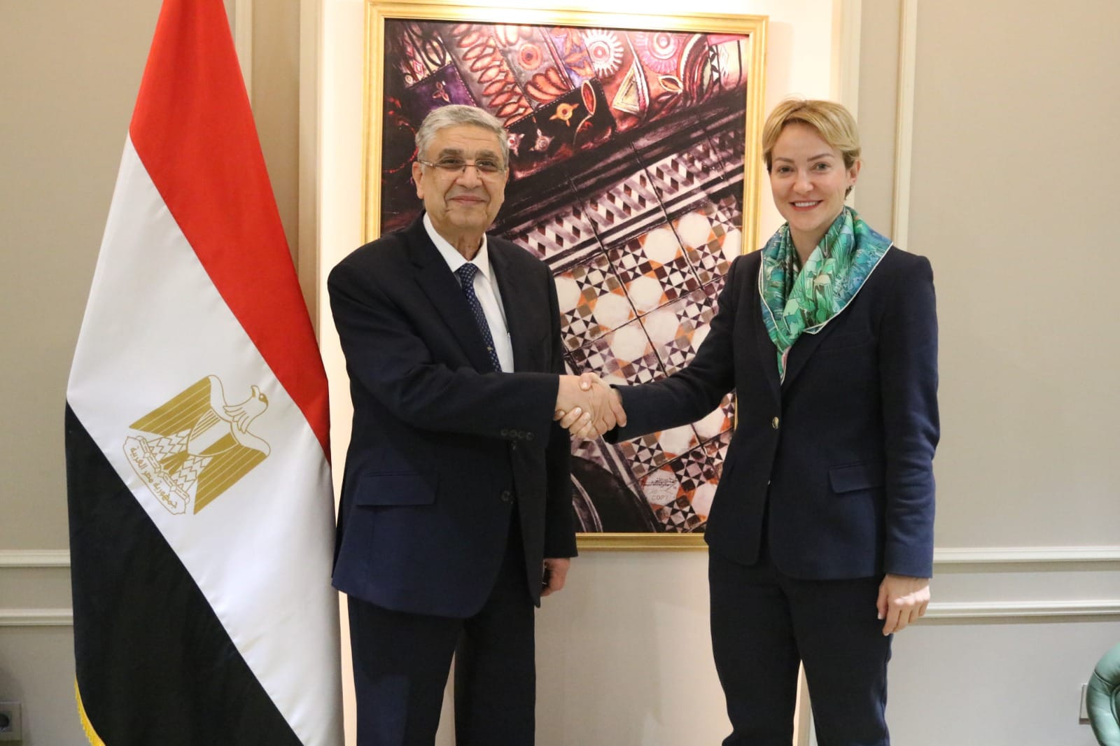 وزير الكهرباء ونائبة وزير الطاقة اليوناني