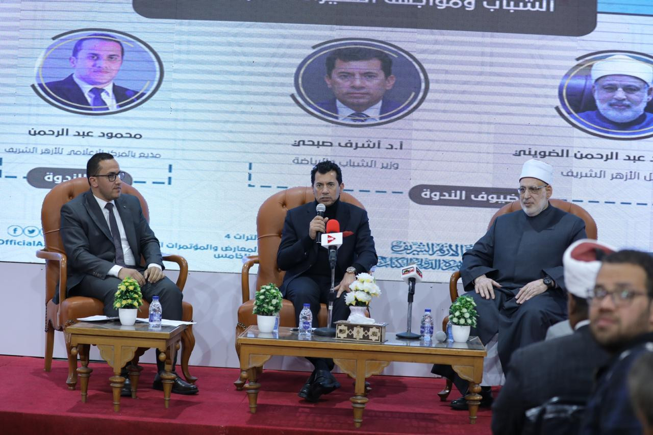 وزير الشباب بمعرض الكتاب