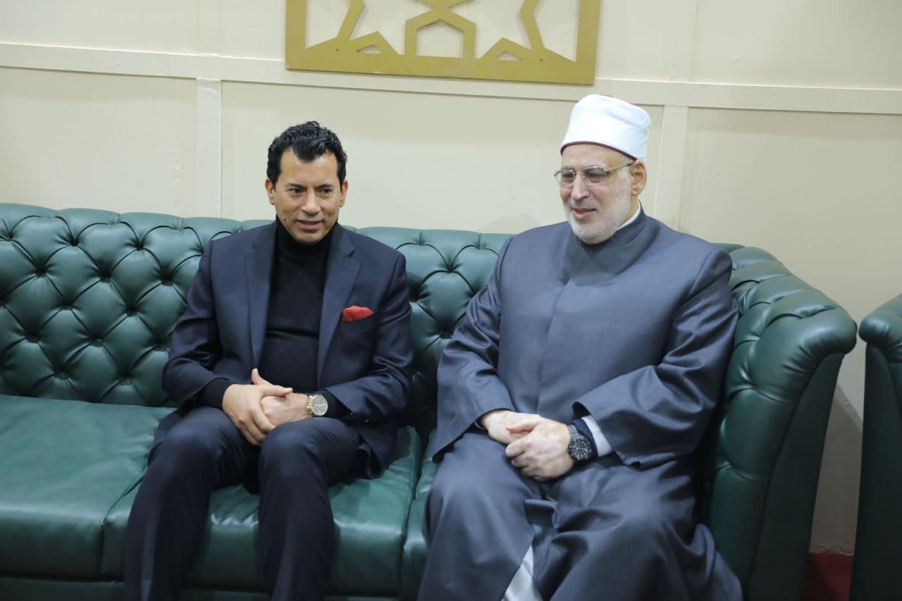 وزير الشباب بمعرض الكتاب