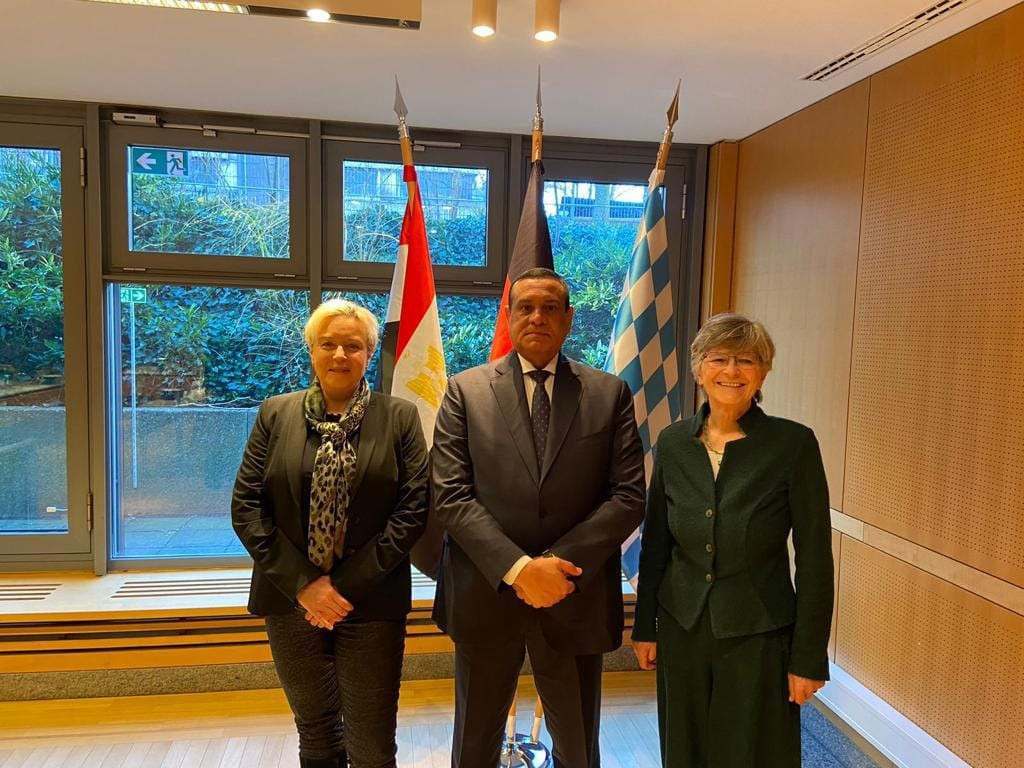 وزير التنمية المحليه