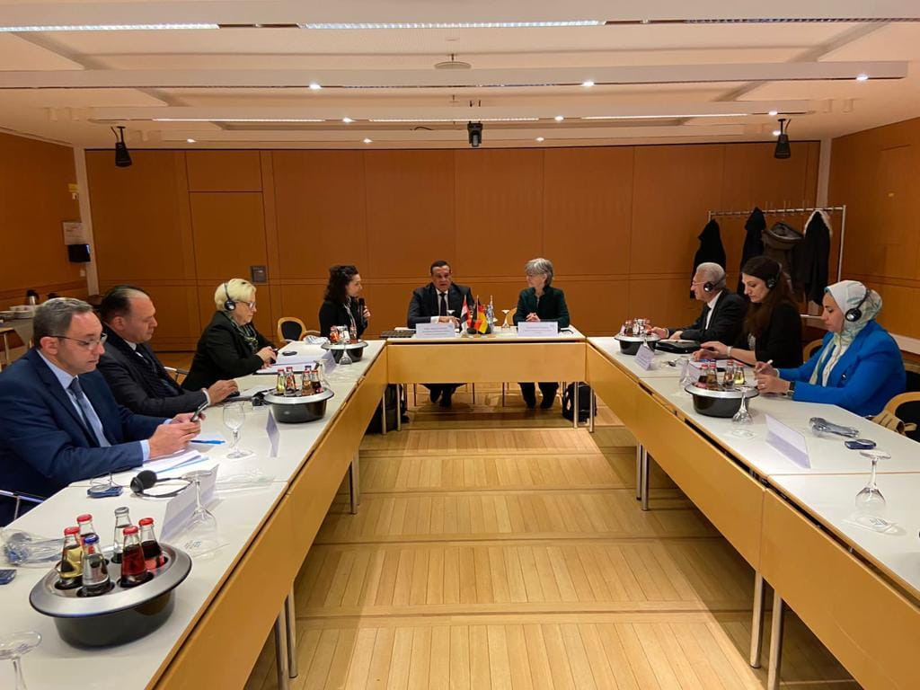 وزير التنمية المحليه