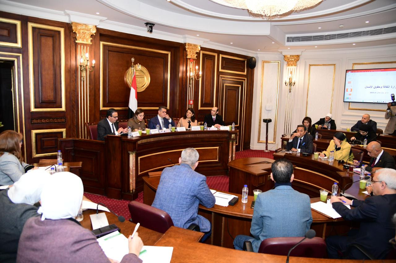 وزيرة الثقافة بالنواب