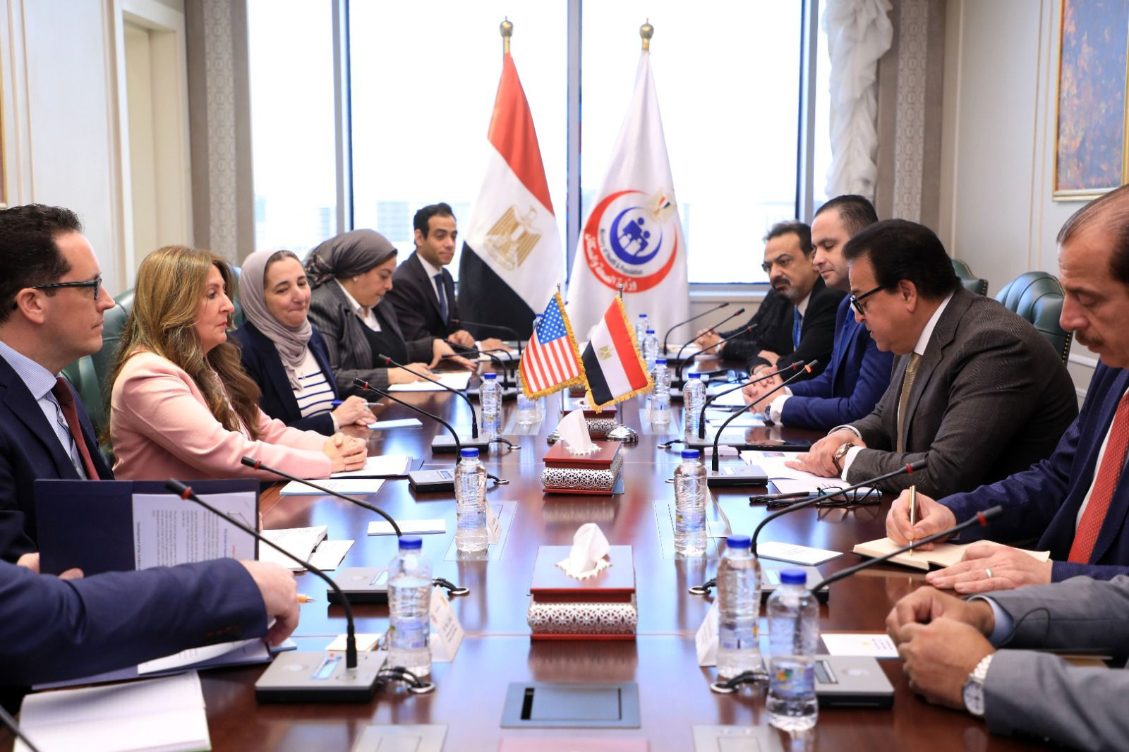 وزير الصحة والسفيرة الأمريكية