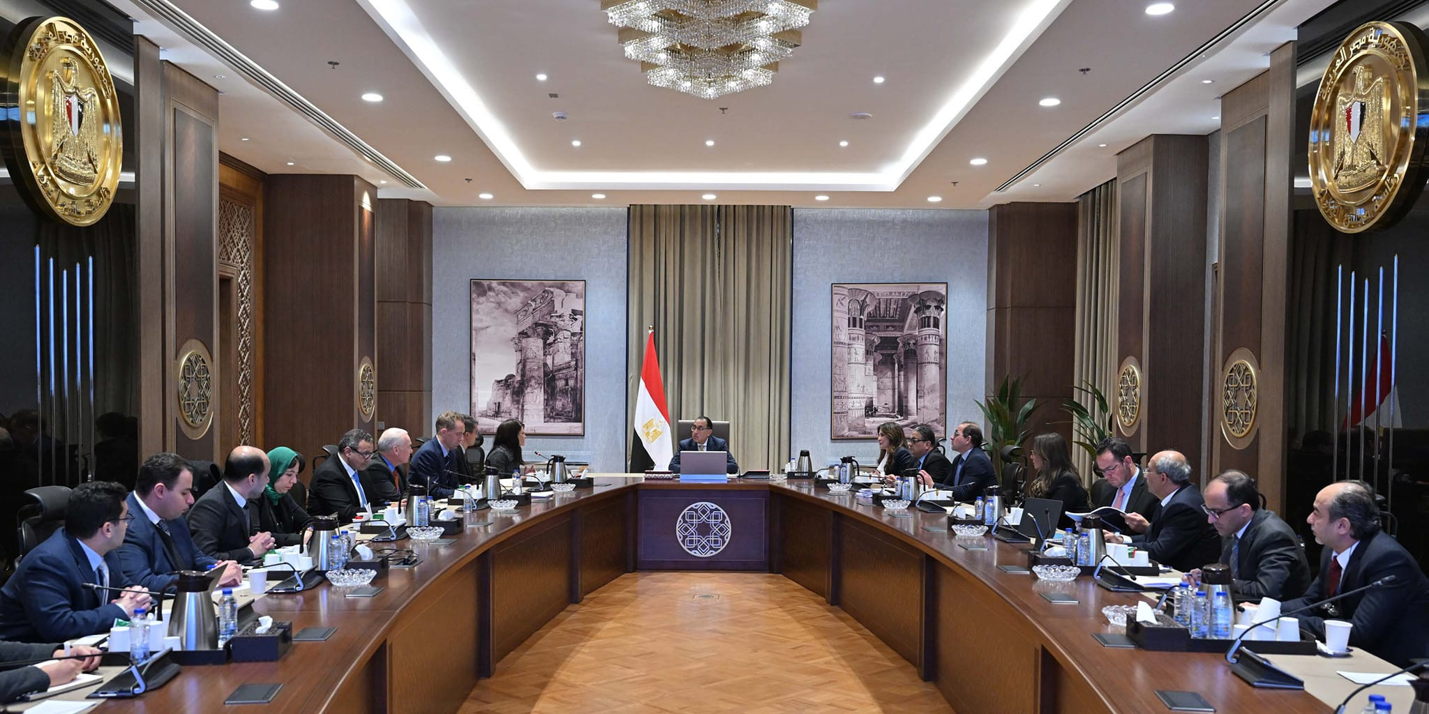 رئيس الوزراء مع وفد البنك الدولي