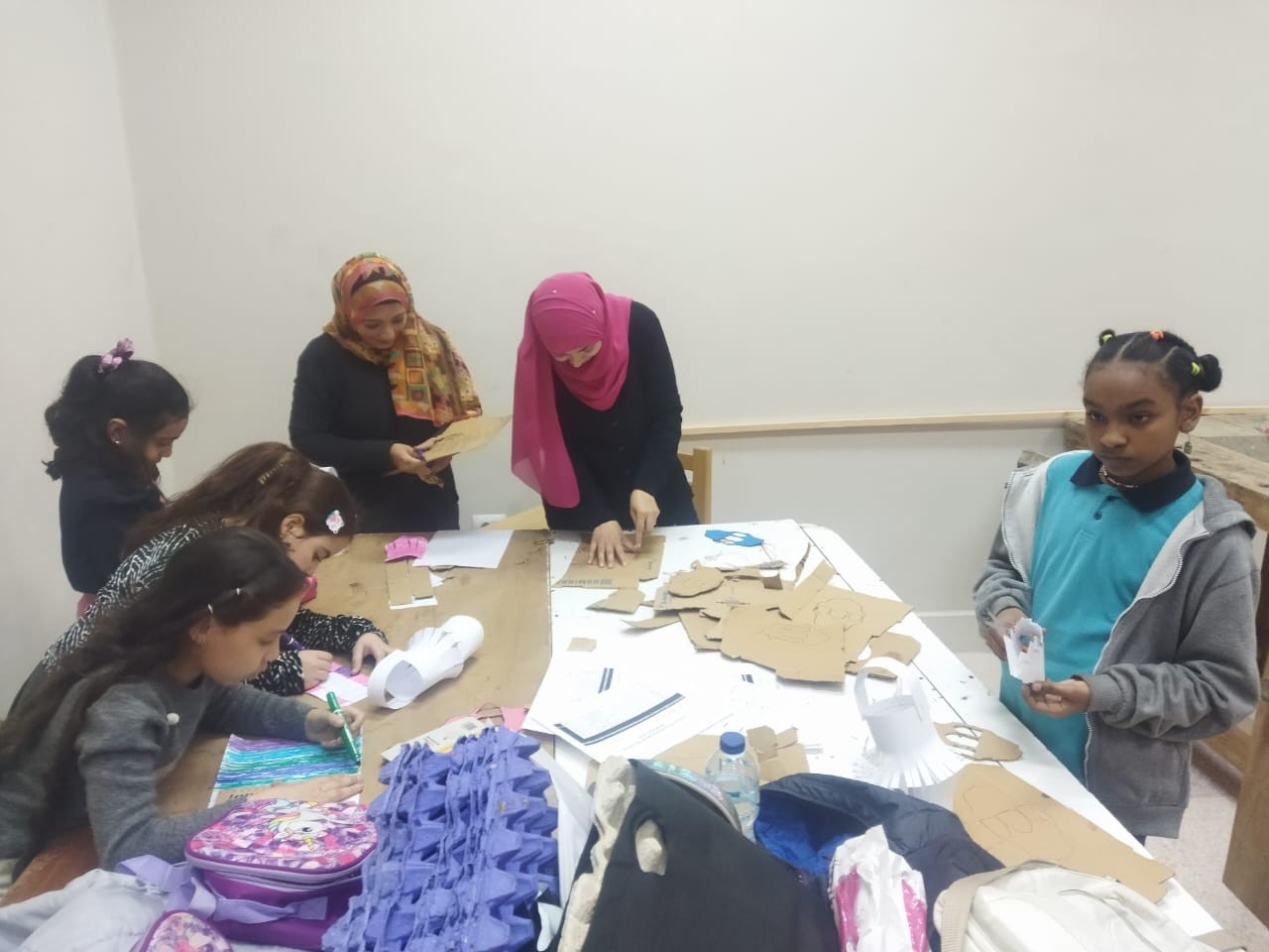 ورشة تصنيع زينة رمضان