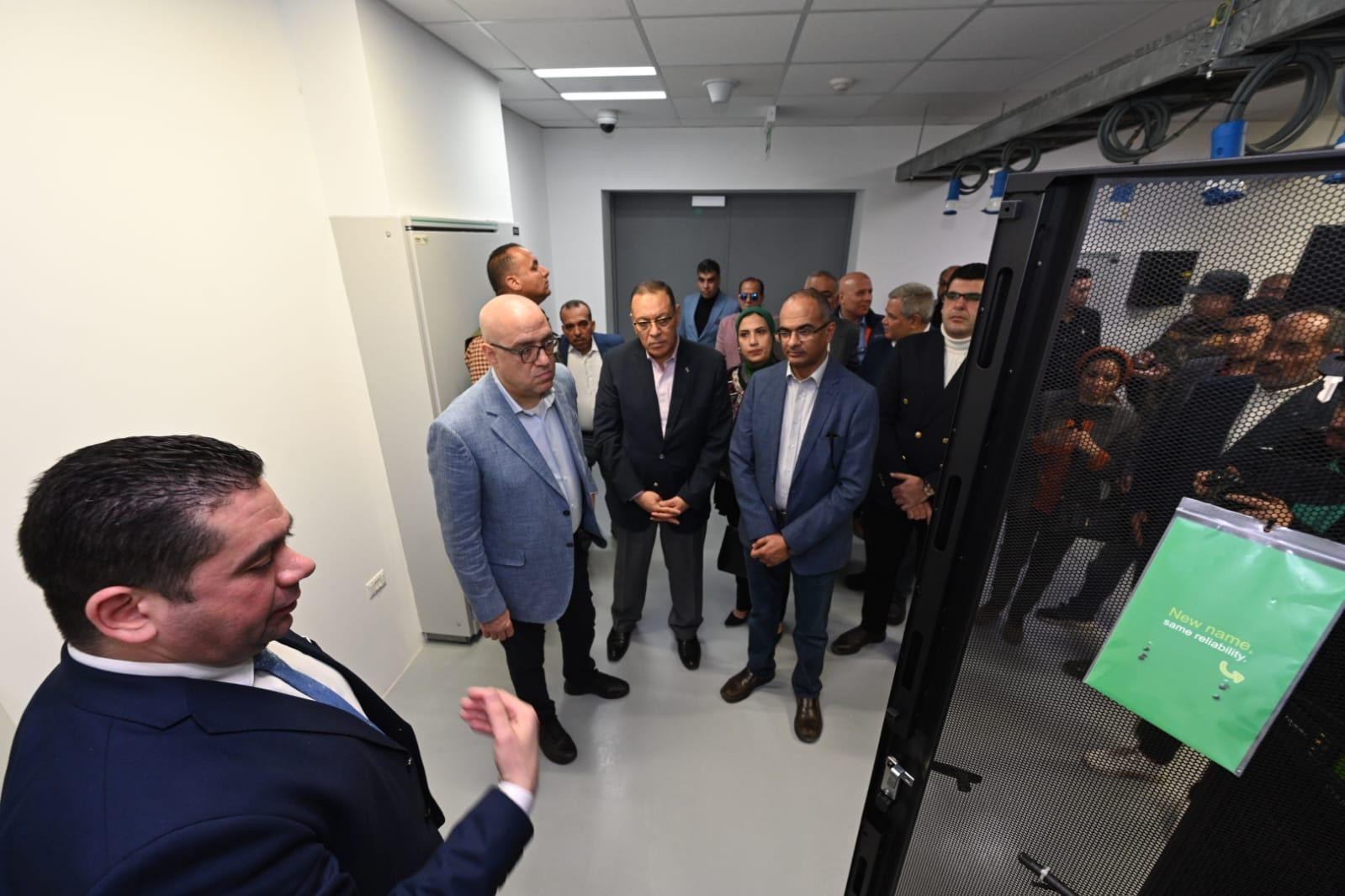 وزير الإسكان ومحافظ الشرقية