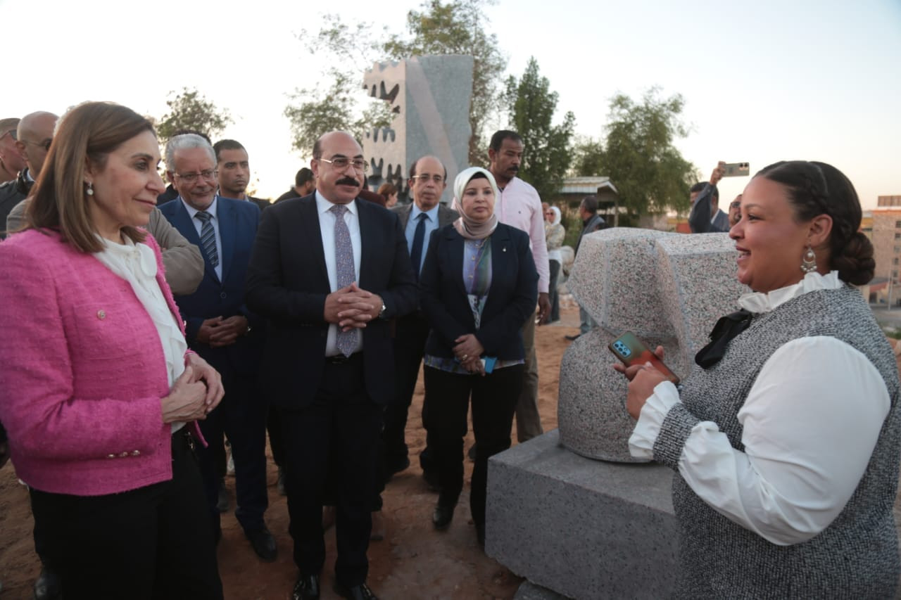 سمبوزيوم أسوان