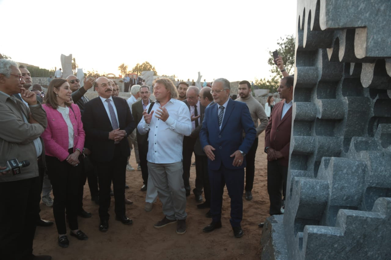 سمبوزيوم أسوان