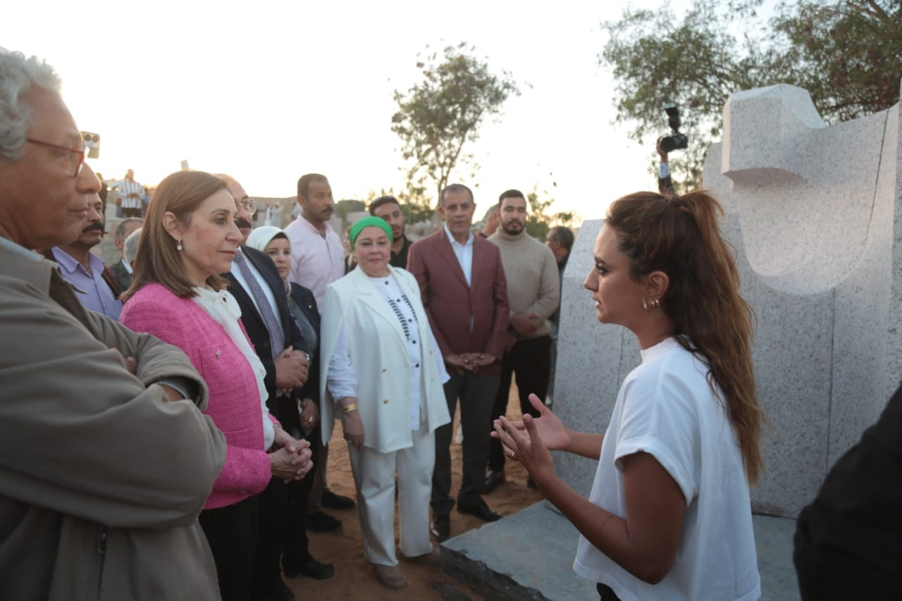 سمبوزيوم أسوان