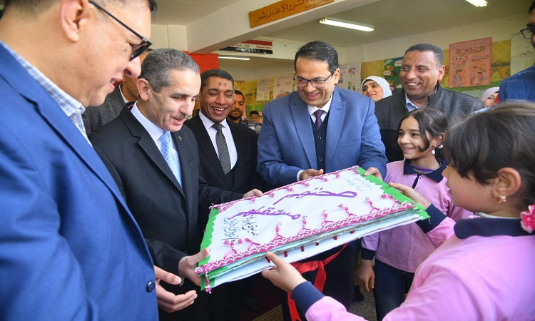 محافظ الغربية يفتتح معرض زفتى لأنشطة مشروع صحتهم مستقبلهم.