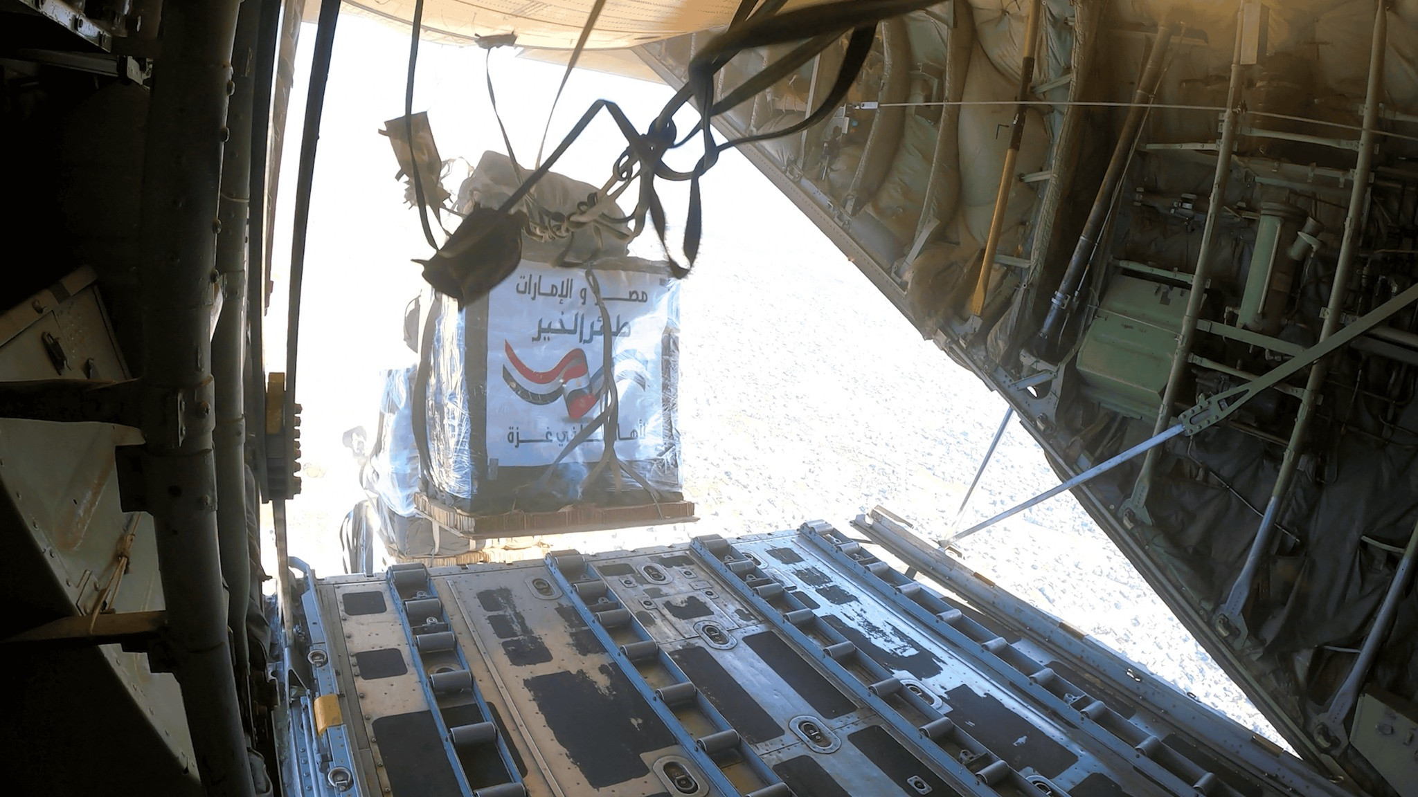 إنزال المساعدات في غزة