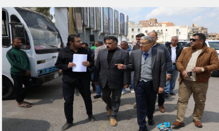 محافظ المنيا يتفقد تطبيق التعريفة الجديدة للمواصلات ومراقبة المخابز