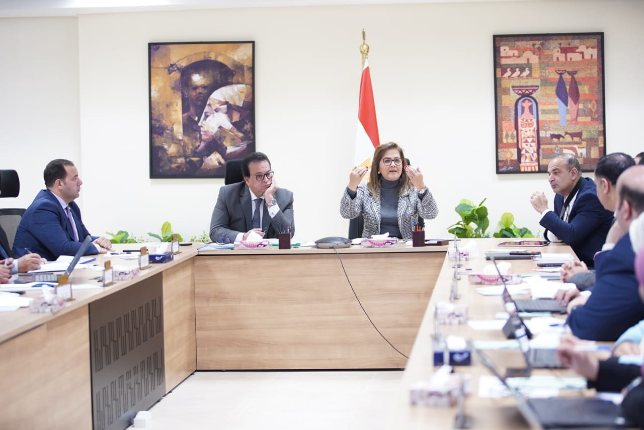 وزيرا التخطيط والصحة