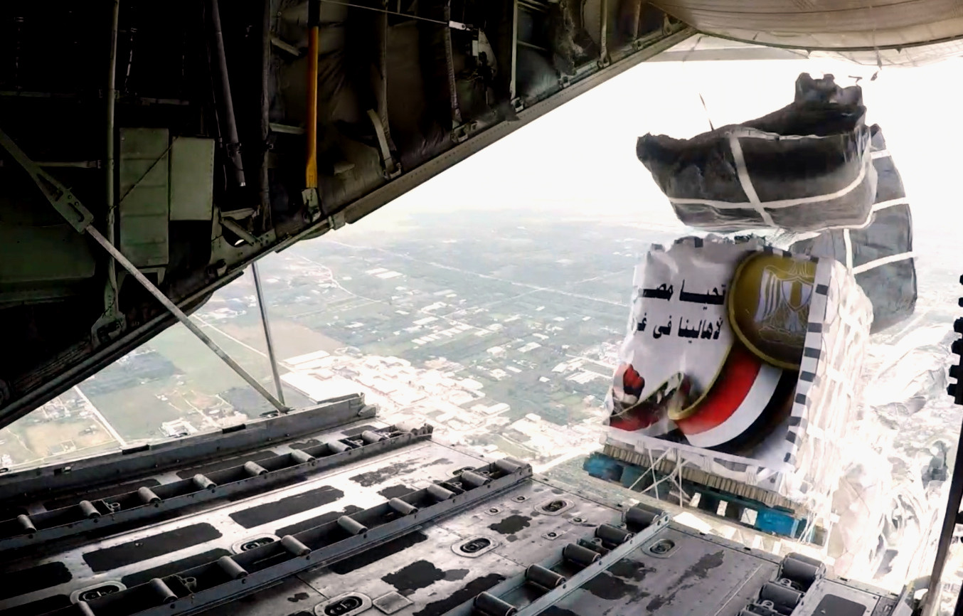 اسقاط المساعدات في غزة