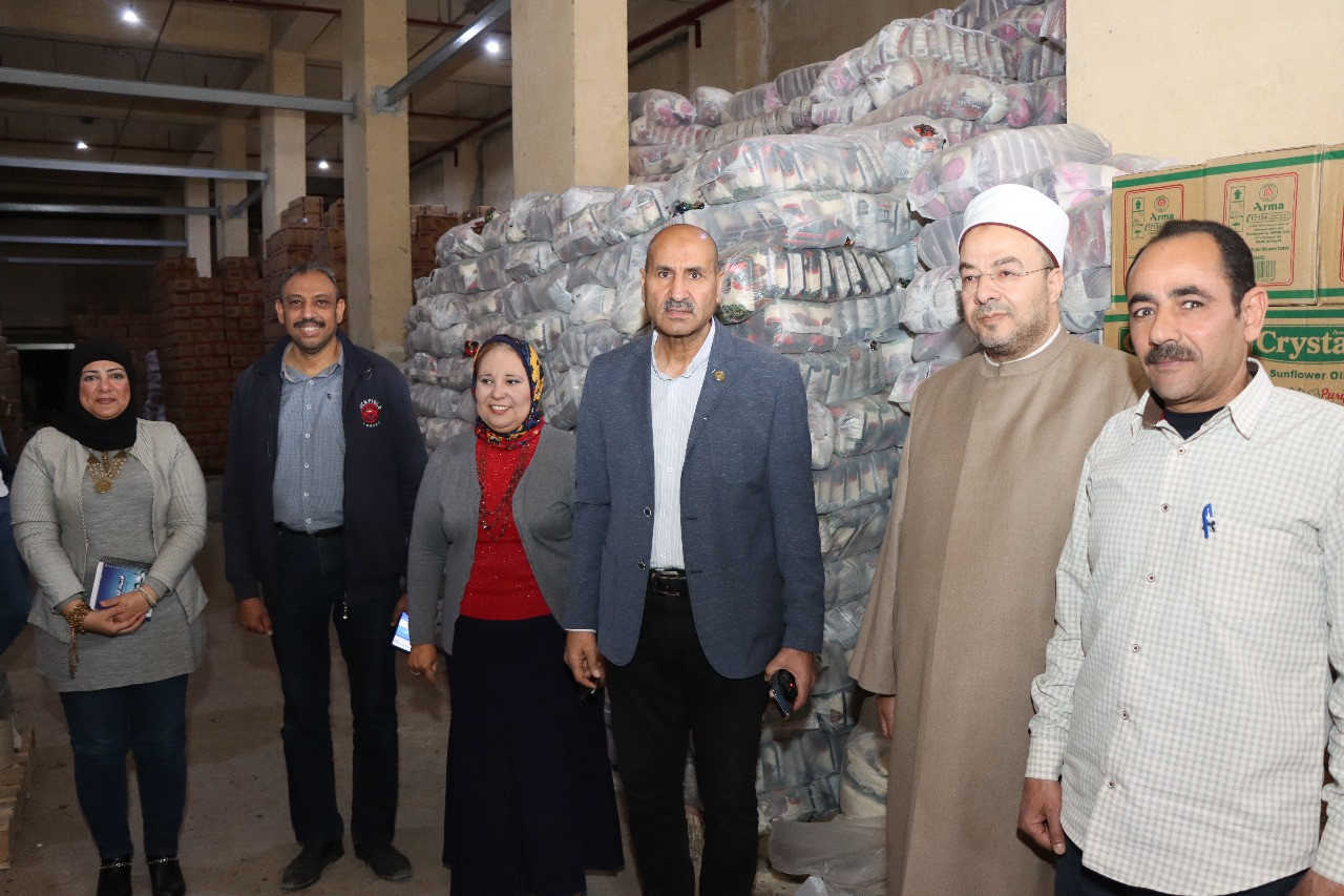 وزارة الوقاف توزع السلع الغذائية