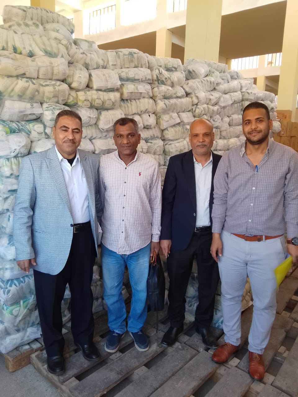 وزارة الوقاف توزع السلع الغذائية