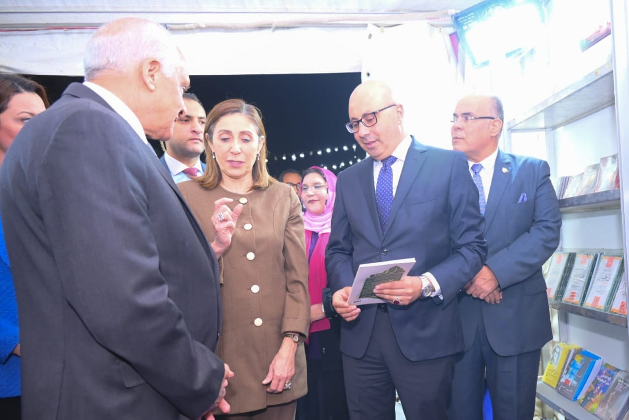 وزيرة الثقافة