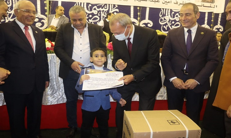 محافظ القليوبية يكرم حفظة القرآن الكريم بشبرا الخيمة