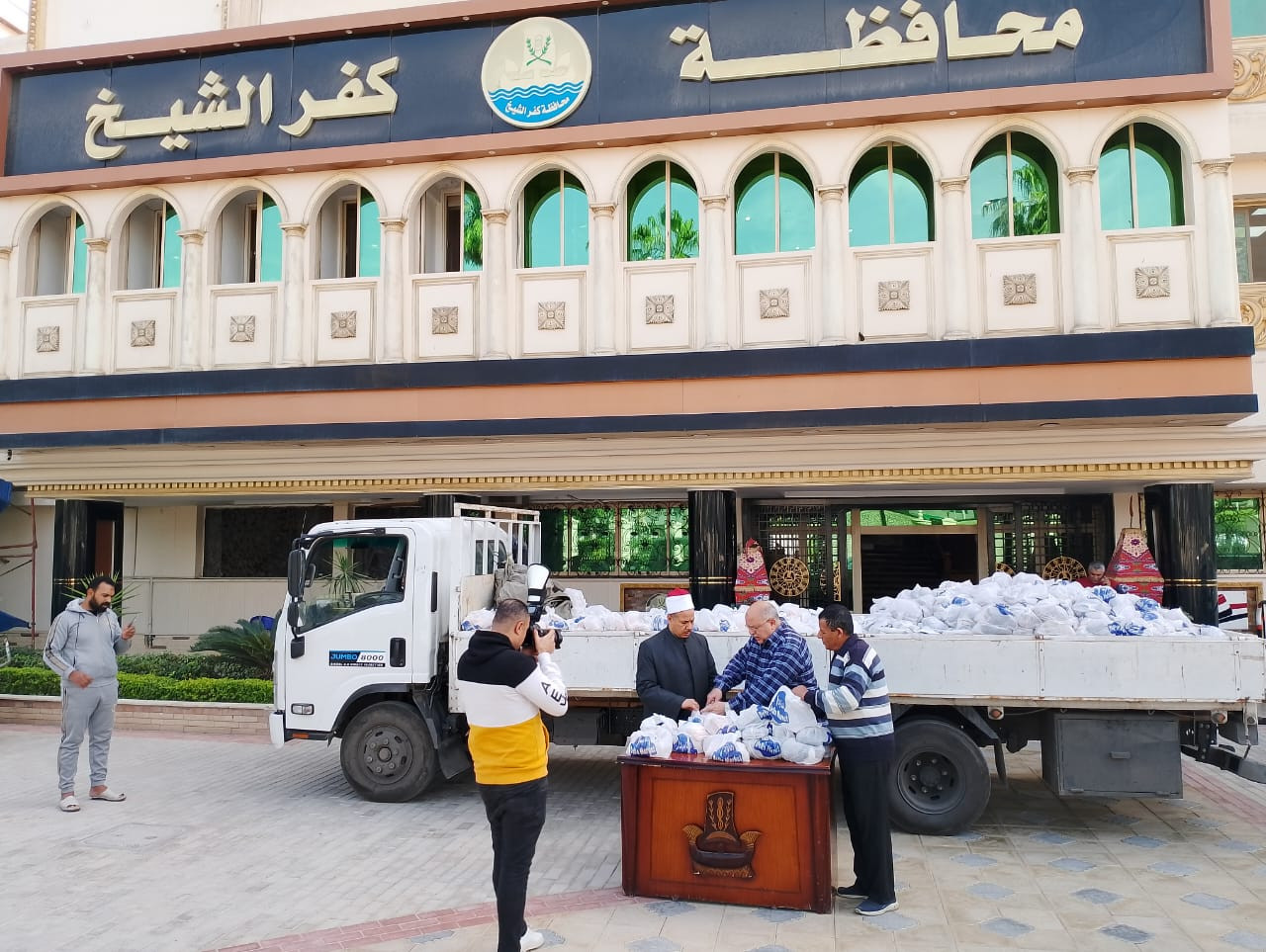 توزيع السلع الغذائية