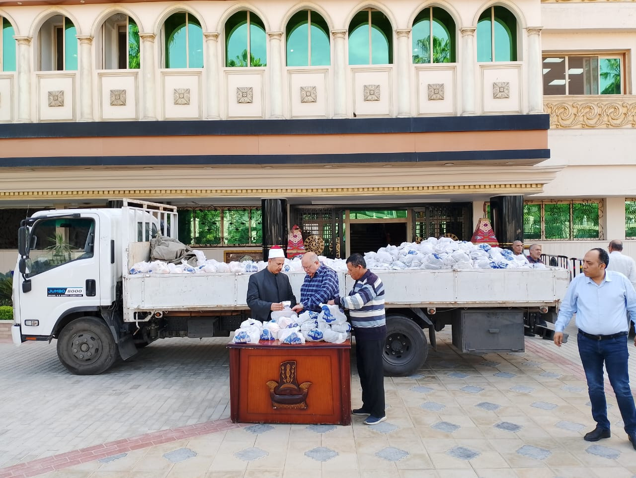 توزيع السلع الغذائية