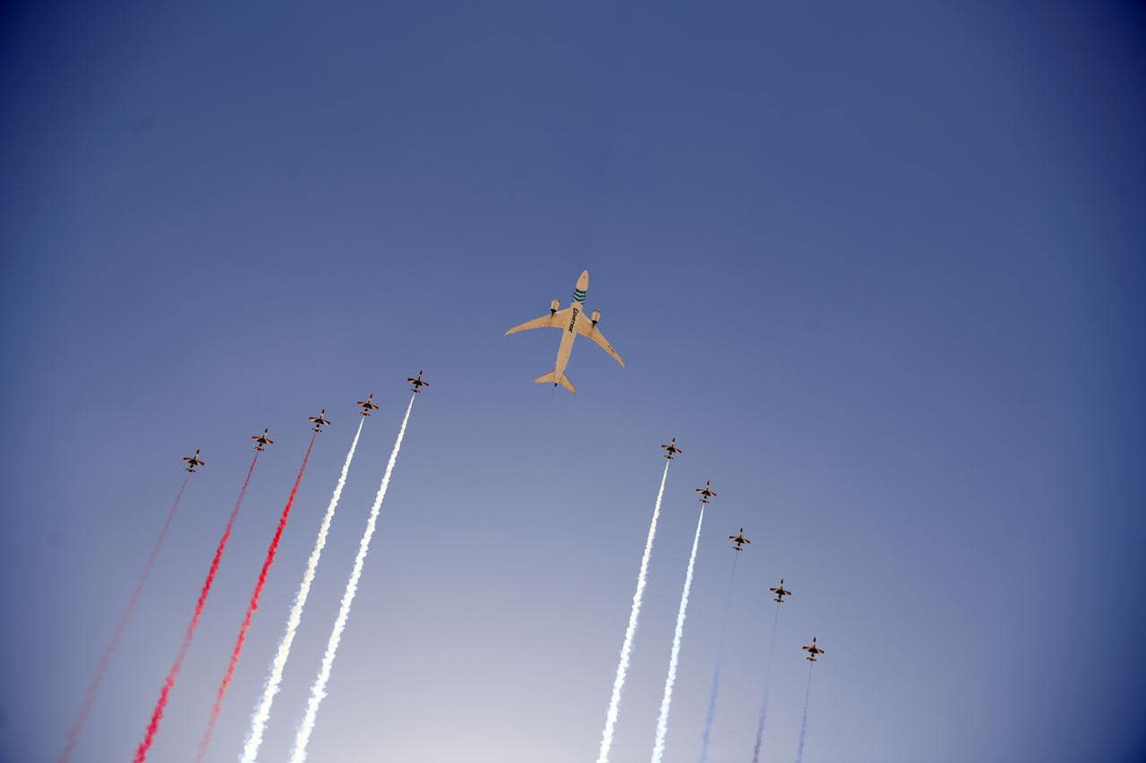 الرئيس السيسي يوقع على سجل الشرف