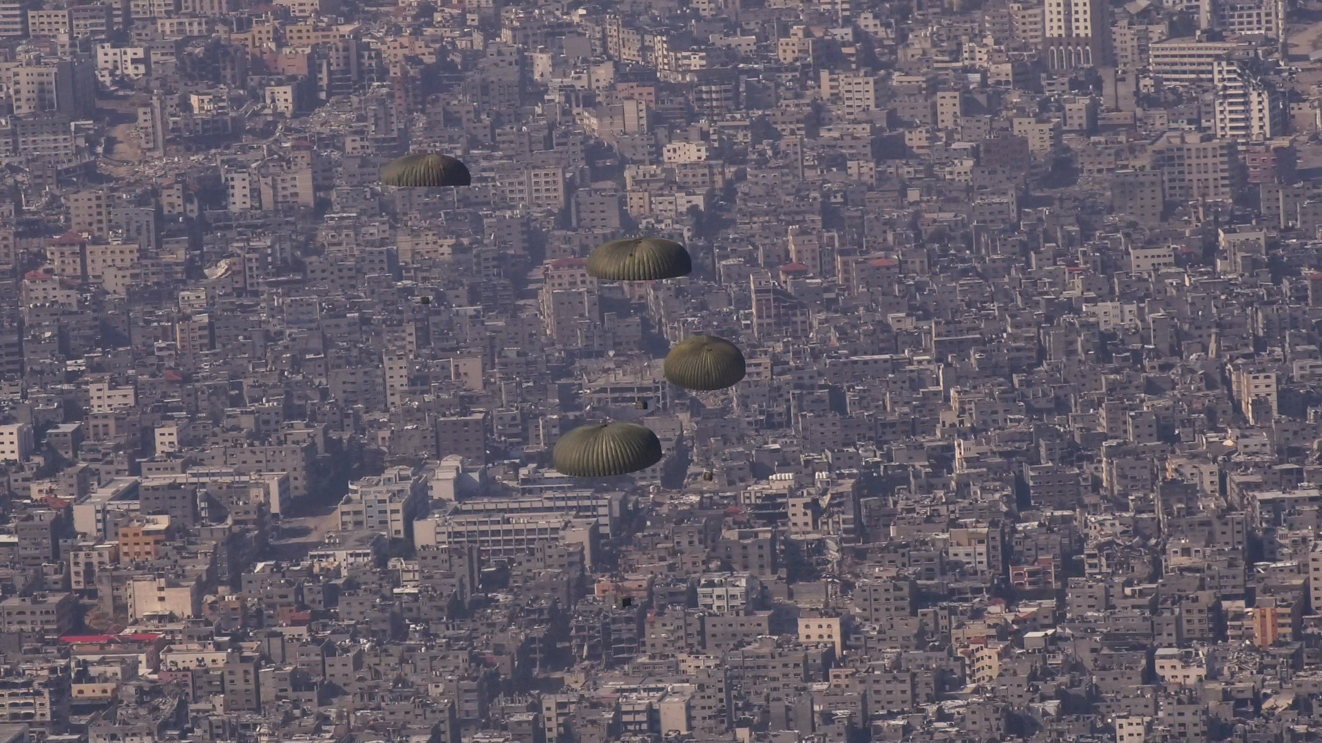 إسقاط مساعدات على غزة