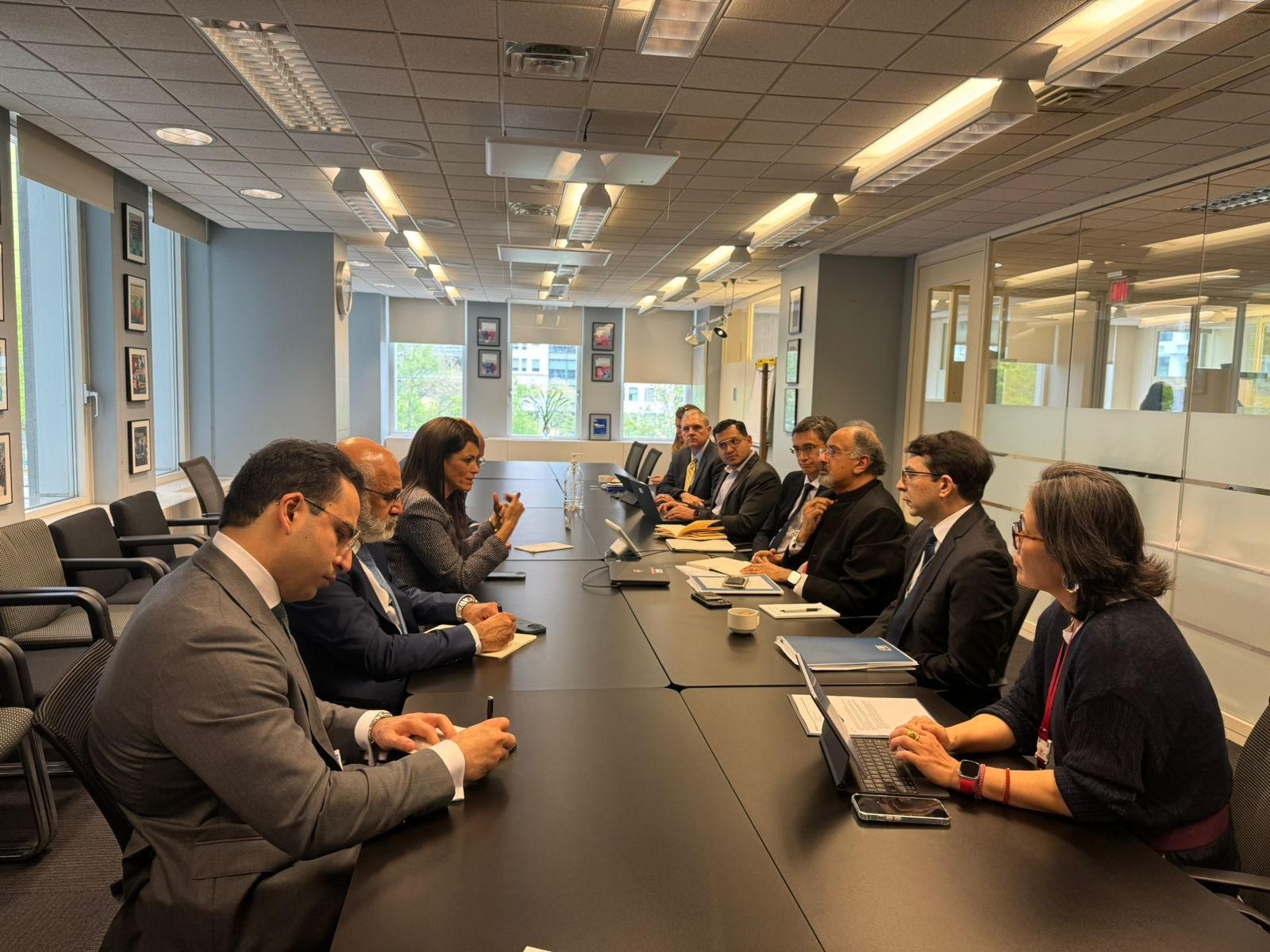 رانيا المشاط مع مسؤولي البنك الدولي