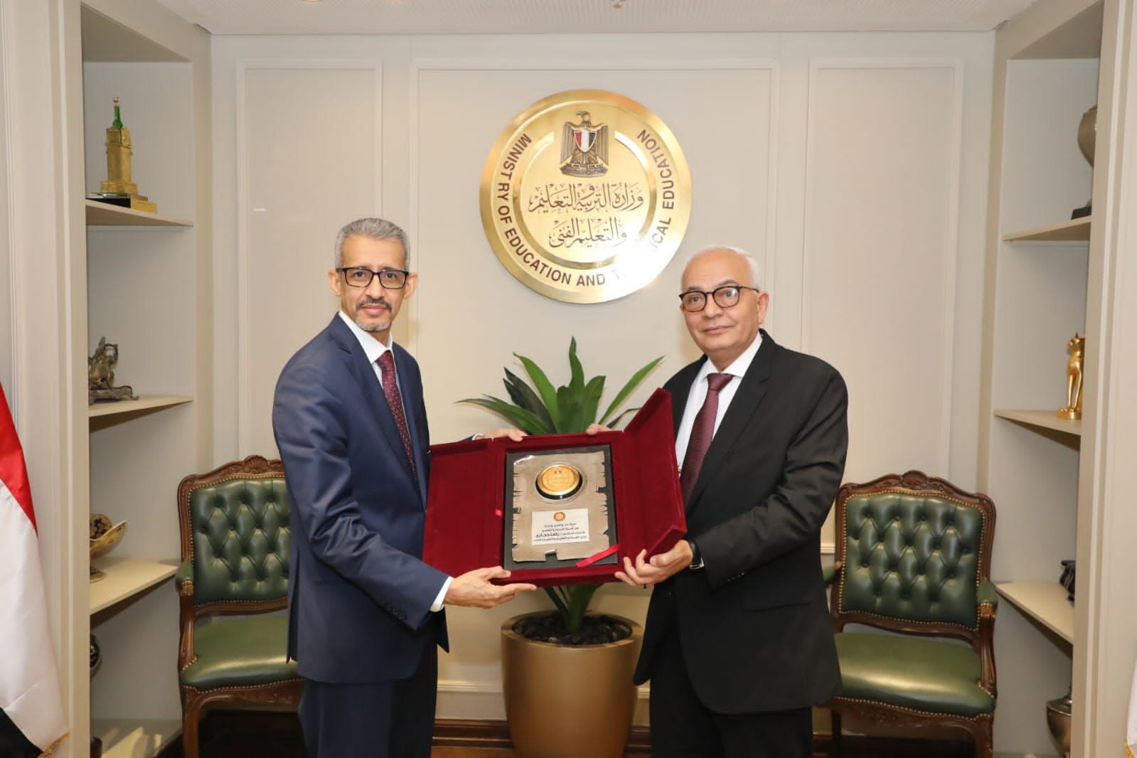 وزير التعليم مدير اللكسو