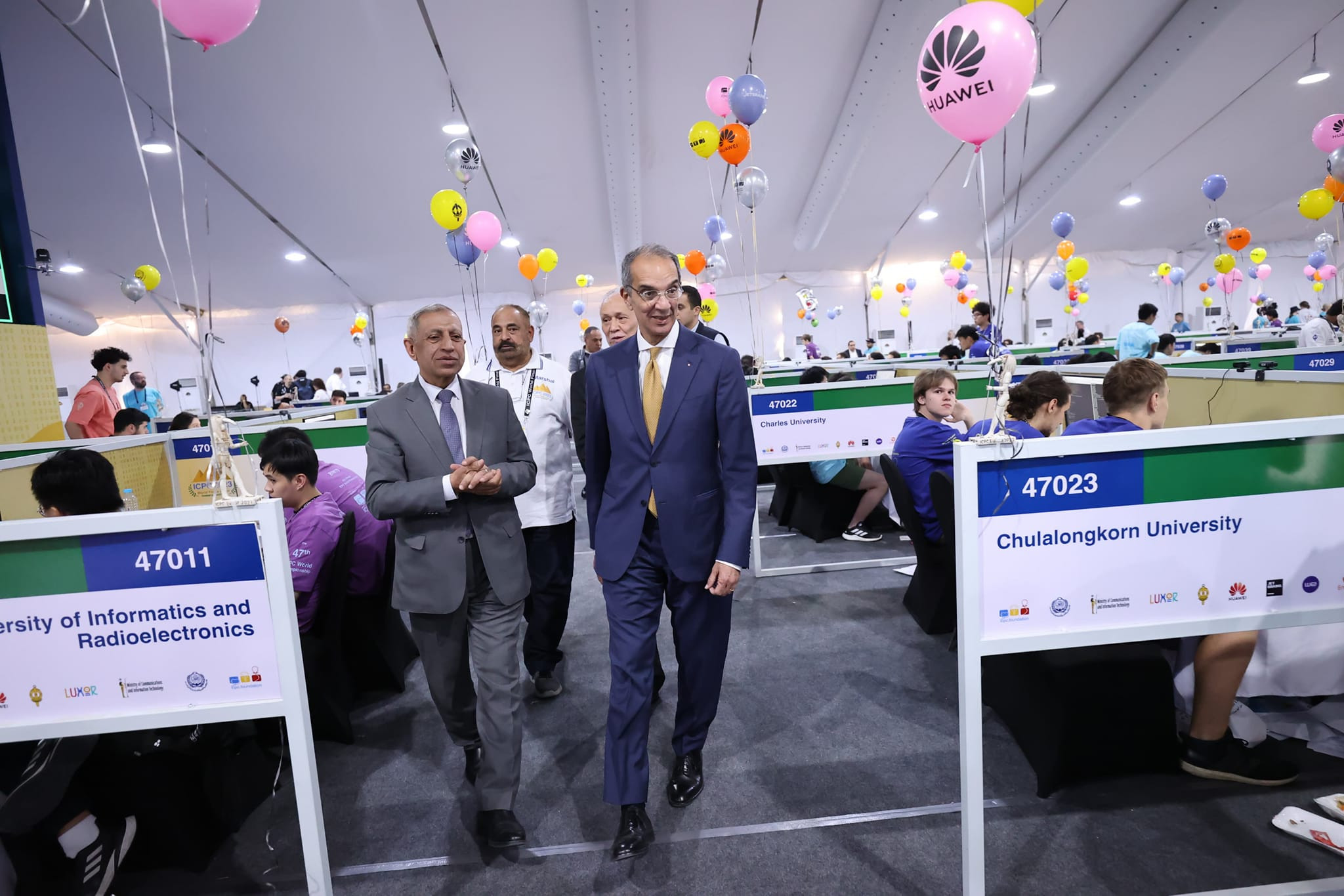 وزير الاتصالات