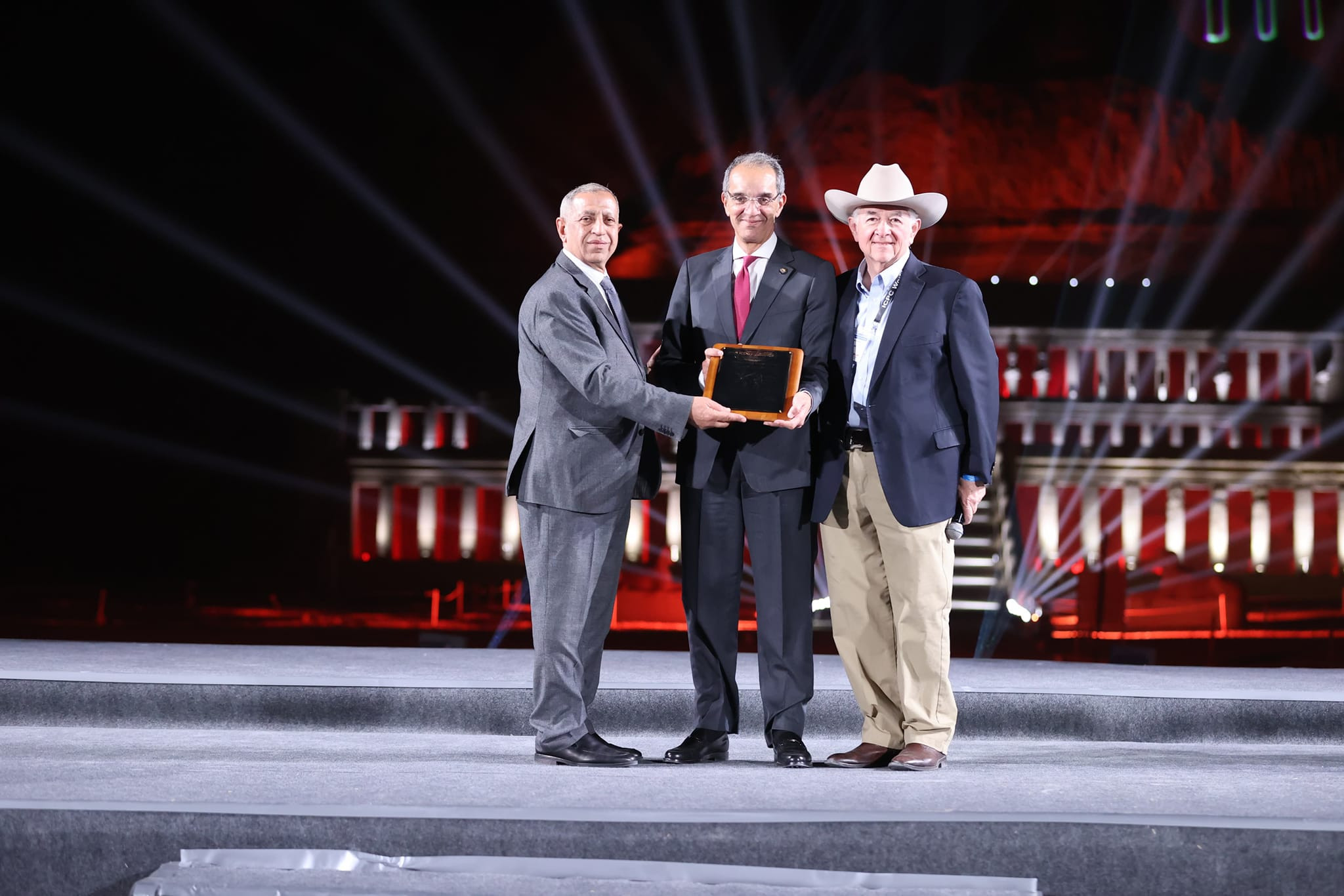 وزير الاتصالات