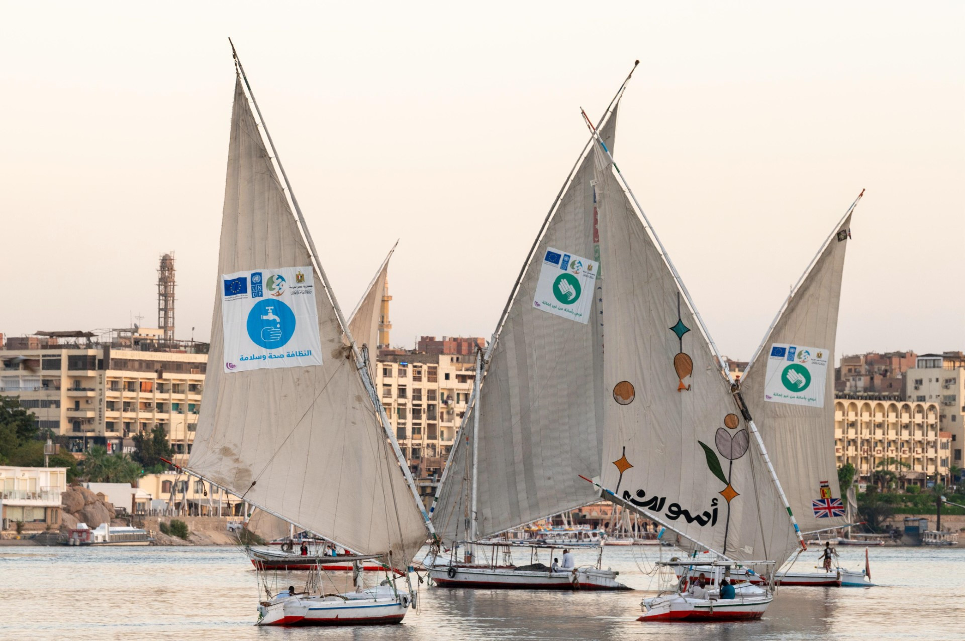 القباج ومحافظ أسوان