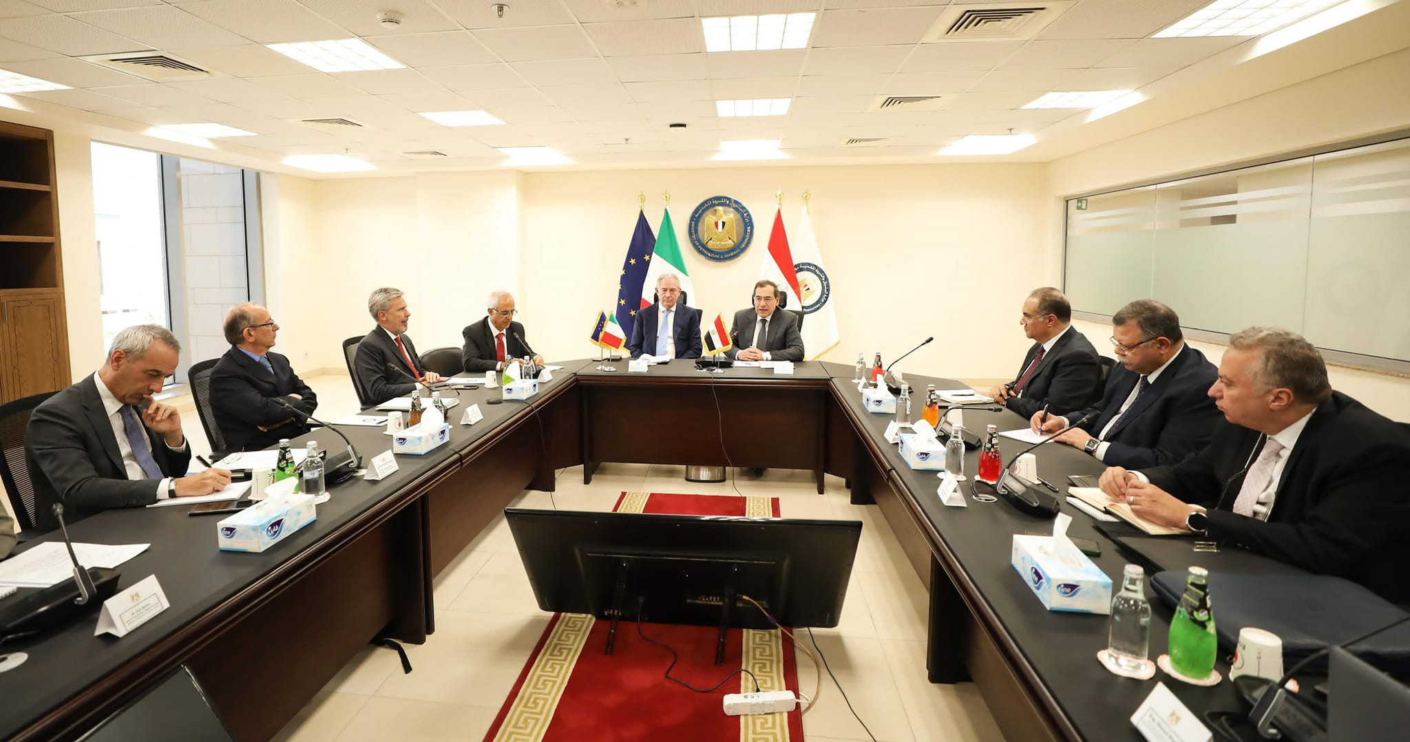 وزير البترول ووفد ايطالي