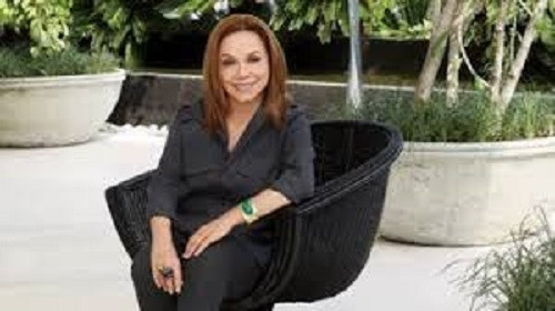 مصممة ازياء