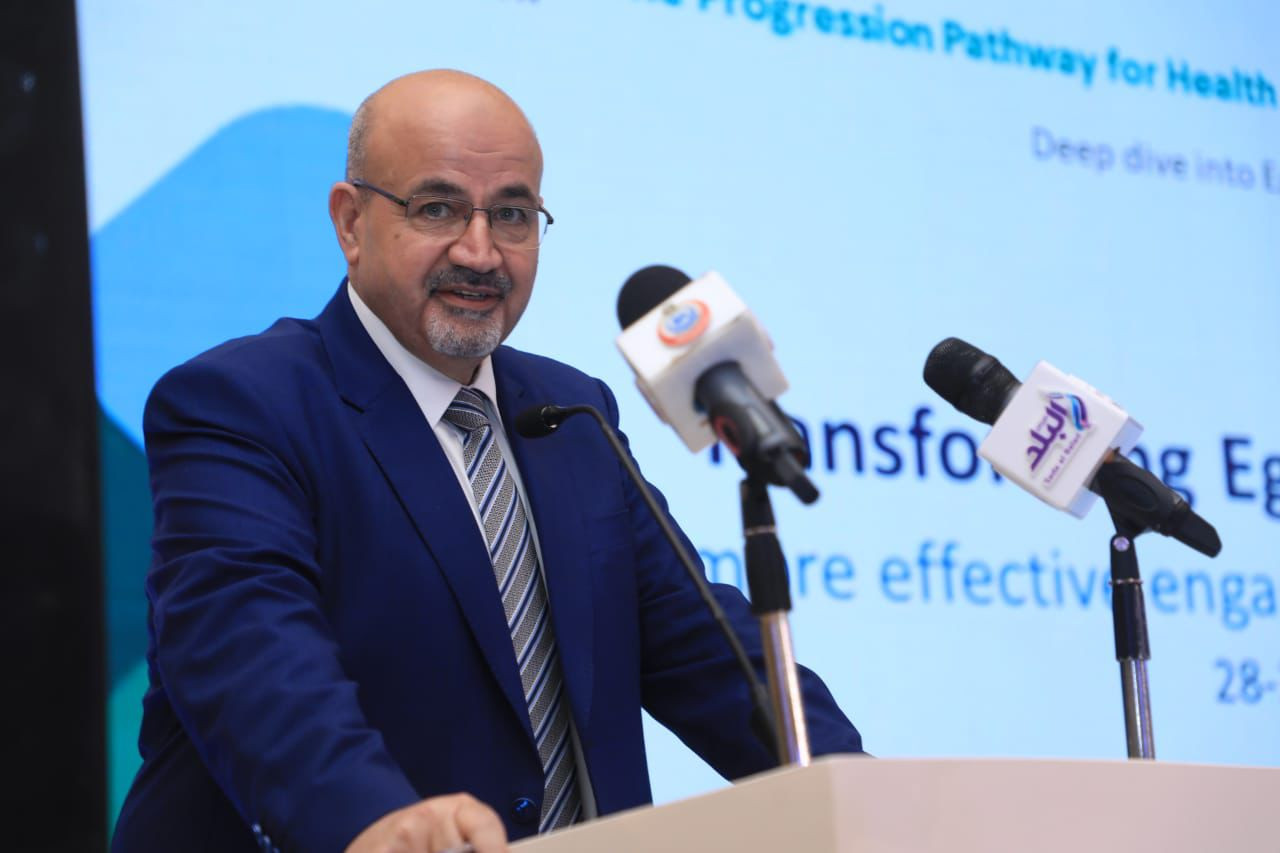 جلسات نقاشية وحوارية بين قيادات وزارة الصحة