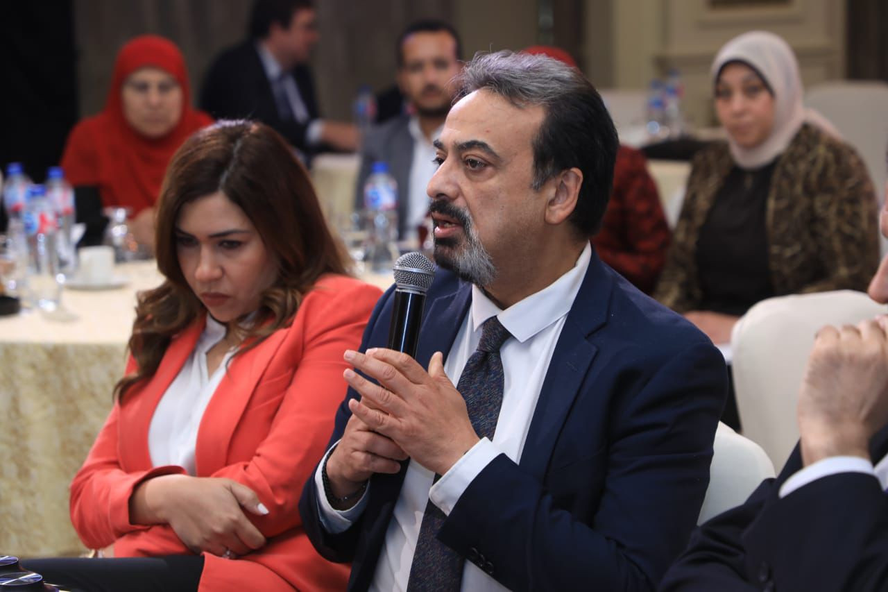 جلسات نقاشية وحوارية بين قيادات وزارة الصحة